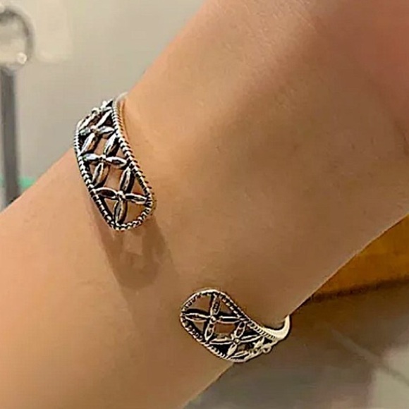 Minimalist Sterling Silver Vintage Bangle Bracelet - Picture 5 of 5